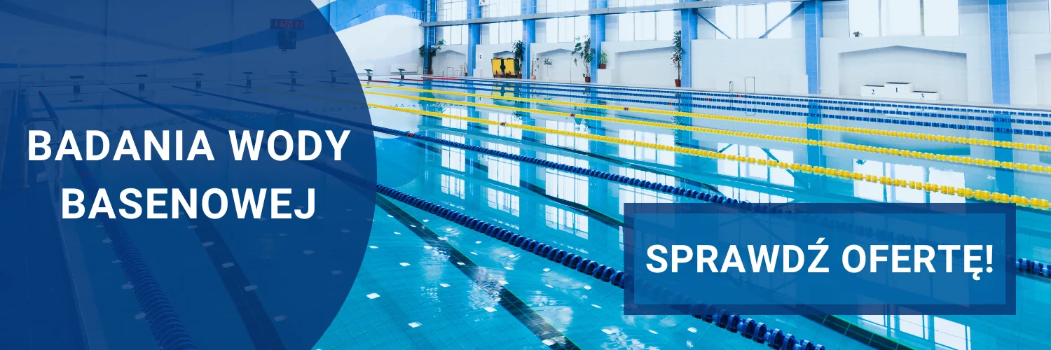 Baner dotyczący oferty badania wody basenowej. Na zdjęciu jest tekst "BADANIA WODY BASENOWEJ", CTA, i pływalnia.